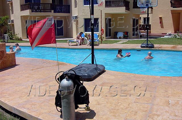 Mexique Cancun Imperial Las Perlas Un cours de plongé dans la piscine est inclus.