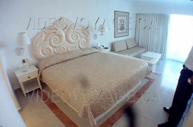 Mexique Cancun New Gran Caribe Real Une assez grande chambre.