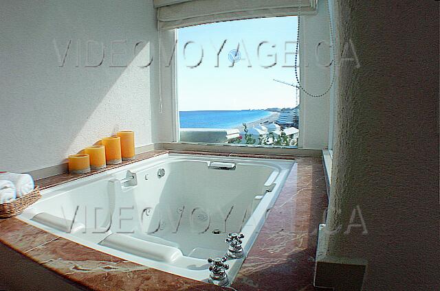 Mexique Cancun New Gran Caribe Real A beautiful view in the bath.