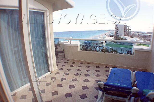 Mexique Cancun New Gran Caribe Real A large terrace.