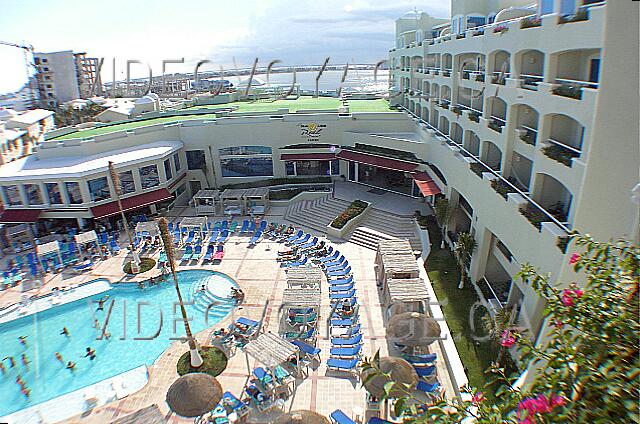 Mexique Cancun New Gran Caribe Real The pool near the hotel ...