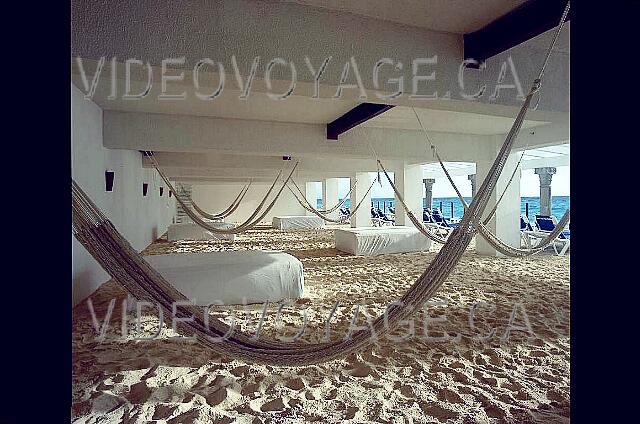 Mexique Cancun New Gran Caribe Real The mattresses underneath, which are no longer used today.