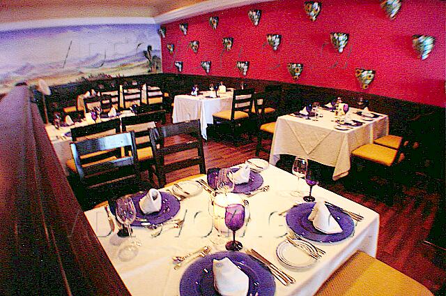Mexique Cancun New Gran Caribe Real A warm decor with candles on the tables.
