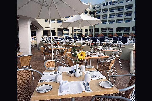 Mexique Cancun New Gran Caribe Real The terrace of the restaurant Gaviota