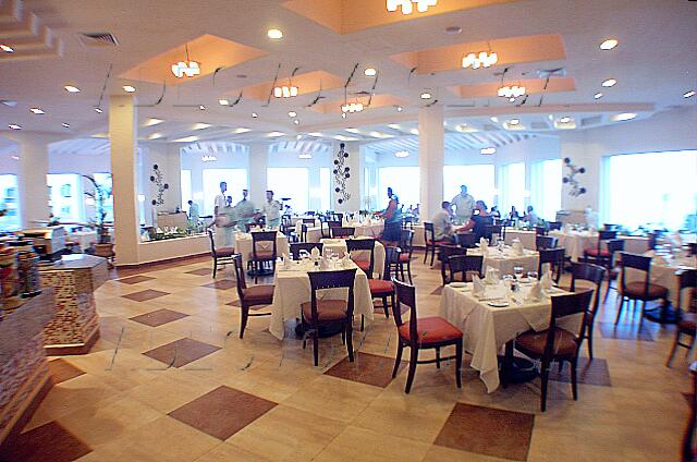 Mexique Cancun New Gran Caribe Real A large dining room buffet restaurant Albatros