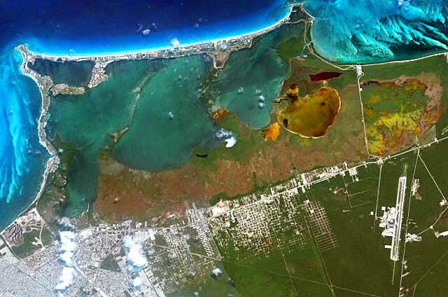 Mexique Cancun New Gran Caribe Real An aerial view of the area