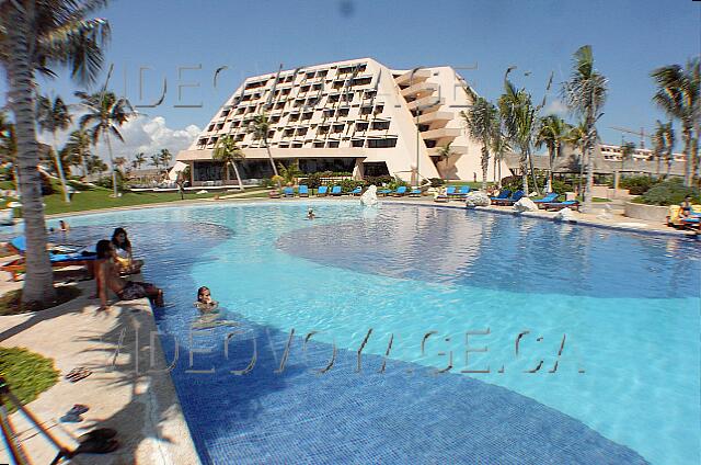 Mexique Cancun Oasis Cancun En el centro de la piscina.