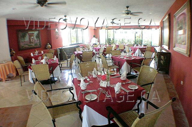 Mexique Cancun Oasis Cancun Une assez grand salle à manger.