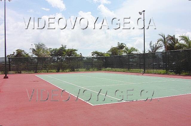 Mexique Cancun Oasis Palm Beach Lighted tennis courts