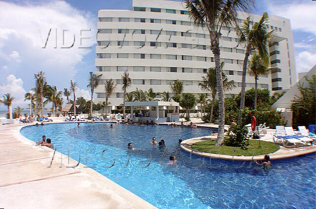 Mexique Cancun Oasis Palm Beach L'autre extrémité de la piscine