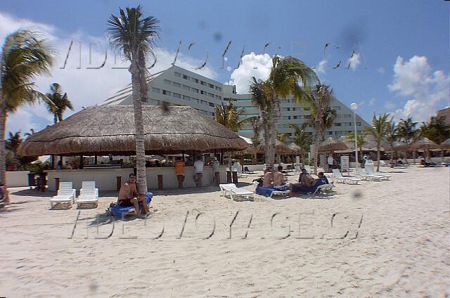 Mexique Cancun Oasis Palm Beach Le bar près de la plage.