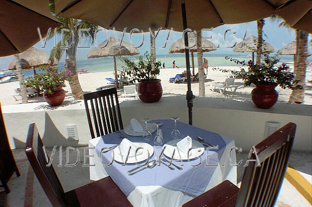 Mexique Cancun Oasis Palm Beach The terrace of the restaurant on the cocoa beach