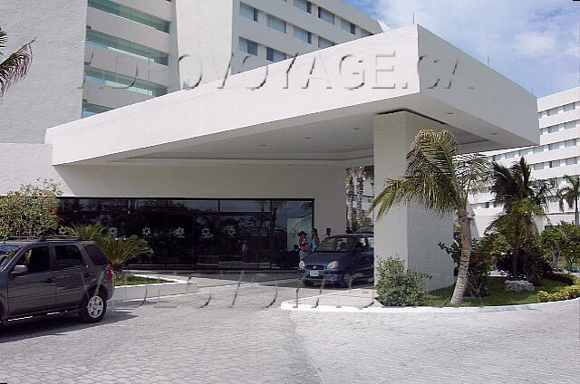 Mexique Cancun Oasis Palm Beach L'entrée de l'hôtel