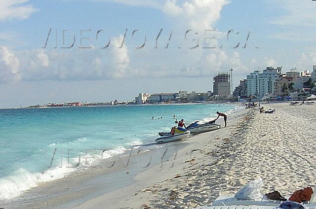 Mexique Cancun Gran Oasis Playa Deportes acuáticos no motorizados están incluidos, pero sólo en el World Marina Aqua. Deportes acuáticos motorizados están disponibles pero no incluidos.