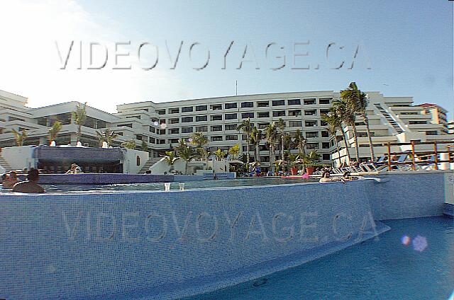 Mexique Cancun Gran Oasis Playa The hotel in the background