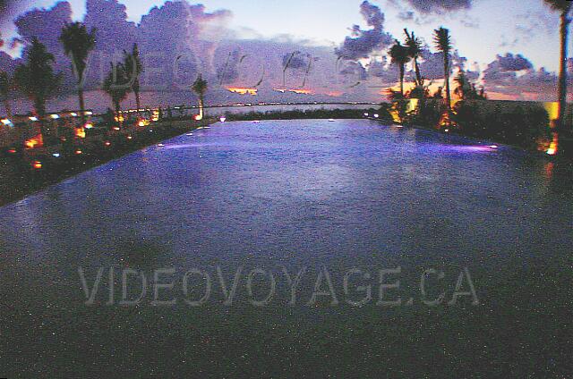 Mexique Cancun Gran Oasis Playa Con una puesta de sol ...