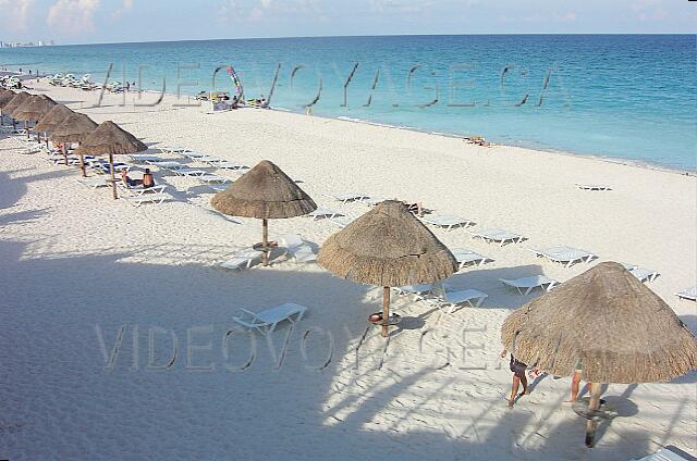 Mexique Cancun Gran Oasis Playa Water sports are done Aquaworld center, which explains the can of water activity.