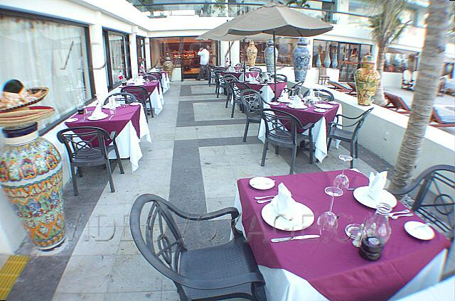 Mexique Cancun Gran Oasis Playa The terrace of the restaurant Careyes