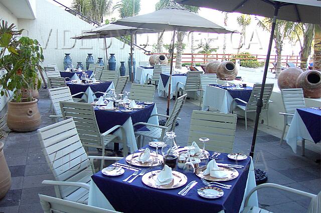 Mexique Cancun Gran Oasis Playa An outside terrace much appreciated.