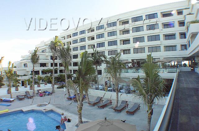 Mexique Cancun Gran Oasis Playa The south side of the hotel.