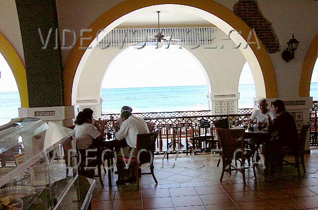 Mexique Cancun Riu Cancun Une magnifique terrasse avec la vue sur la mer.