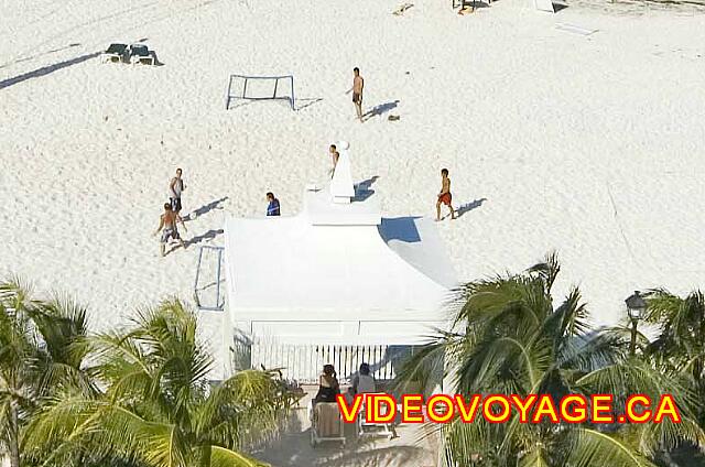 Mexique Cancun Riu Caribe Soccer on the beach.