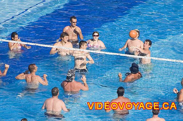 Mexique Cancun Riu Caribe No siempre es fácil de jugar al voleibol.