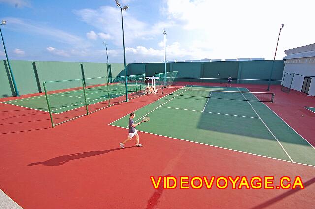 Mexique Cancun Riu Caribe Two lighted tennis courts.