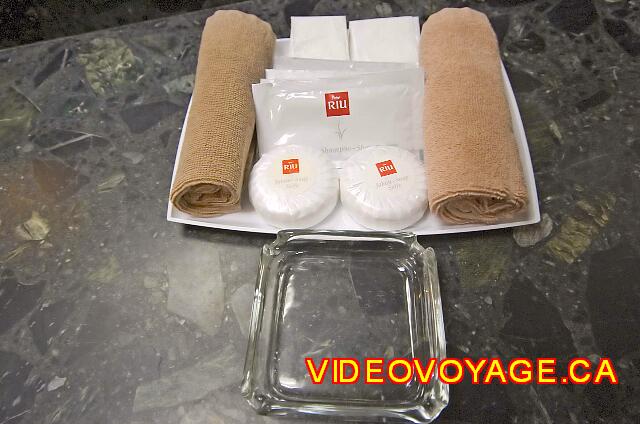 Mexique Cancun Riu Caribe Washcloths, soap, shampoo, ...