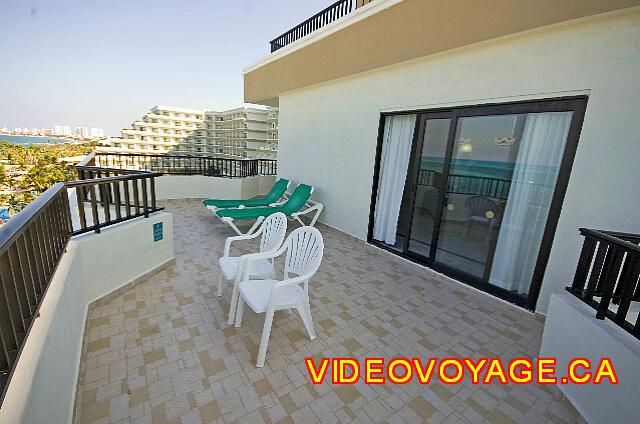 Mexique Cancun Riu Caribe A very large balcony.