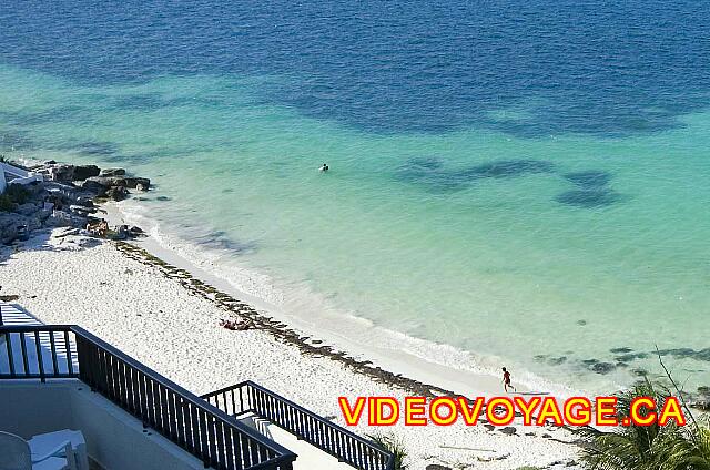 Mexique Cancun Riu Caribe Al oeste del hotel, hay una pequeña playa, pero palapas, porque no es justo delante del hotel.