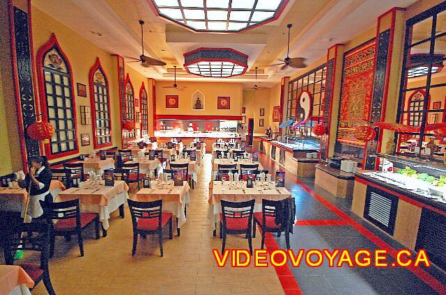 Mexique Cancun Riu Caribe la segunda sección del comedor con buffet.