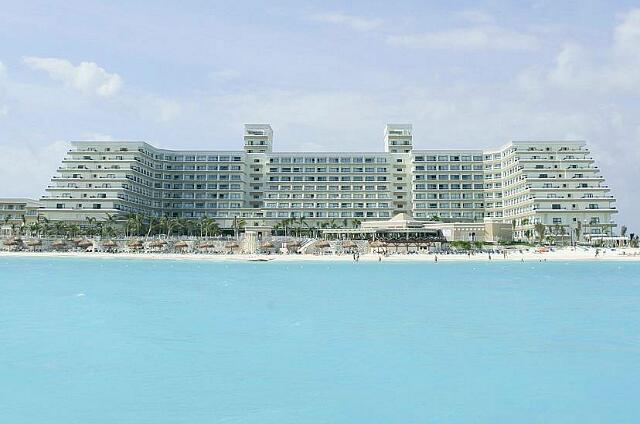 Mexique Cancun Riu Caribe Una vista del mar.