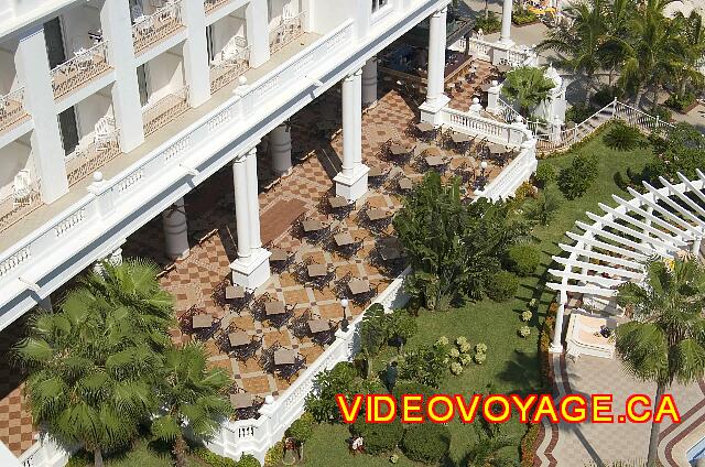 Mexique Cancun Riu Palace Las Americas The outside terrace in front of the amphitheater.