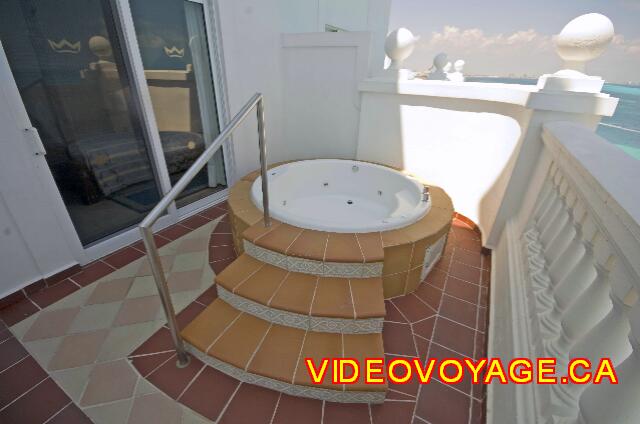 Mexique Cancun Riu Palace Las Americas El jacuzzi en el balcón.