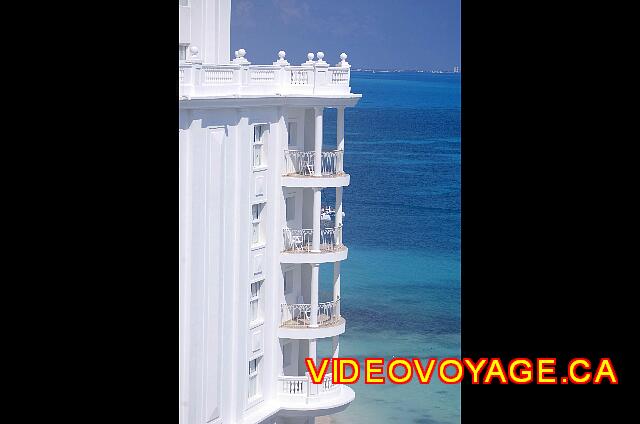 Mexique Cancun Riu Palace Las Americas Los balcones con hermosas vistas al mar.