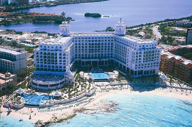 Mexique Cancun Riu Palace Las Americas A large proportion of rooms have ocean views.