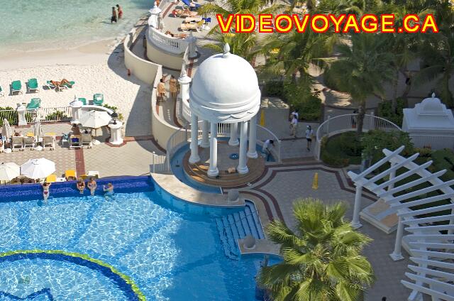 Mexique Cancun Riu Palace Las Americas An access ramp for disabled people.