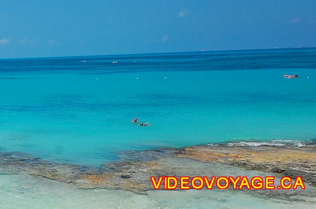 Mexique Cancun Riu Palace Las Americas Some apnea on the other side of the rocks.