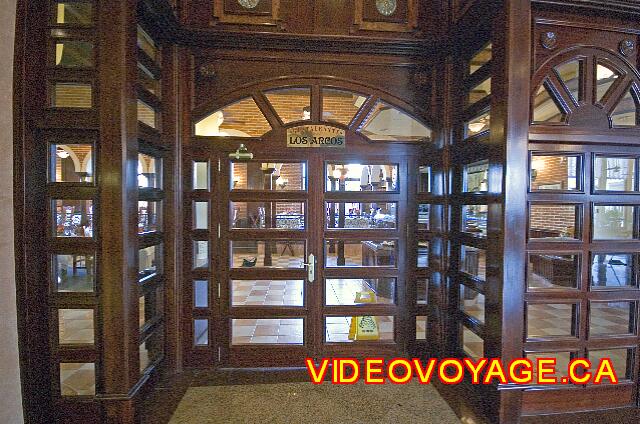 Mexique Cancun Riu Palace Las Americas El restaurante Los Arcos, para el almuerzo que ofrece platos italianos y por la noche de platos brasileños.