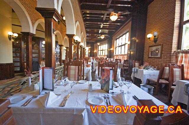 Mexique Cancun Riu Palace Las Americas Un restaurante de longitud, ofrece un pequeño buffet.