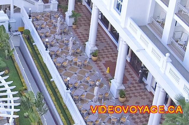 Mexique Cancun Riu Palace Las Americas An outdoor terrace is available.