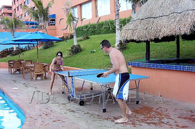 Mexique Cancun Tucancun Una mesa de ping pong en la piscina Animación