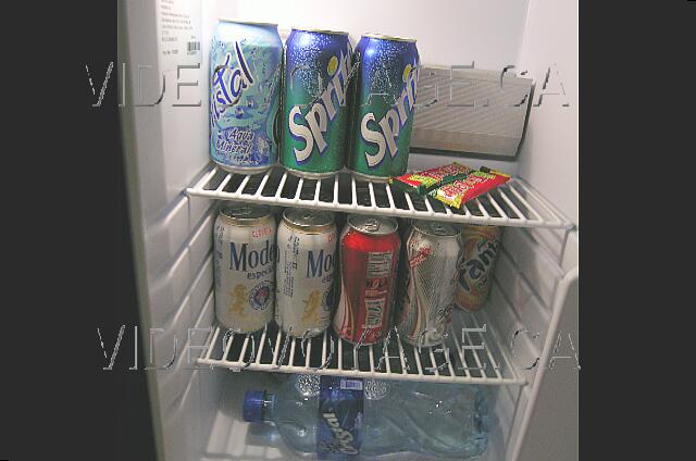 Mexique Cancun Tucancun El refrigerador de gas incluía bebidas, cerveza y agua mineral.