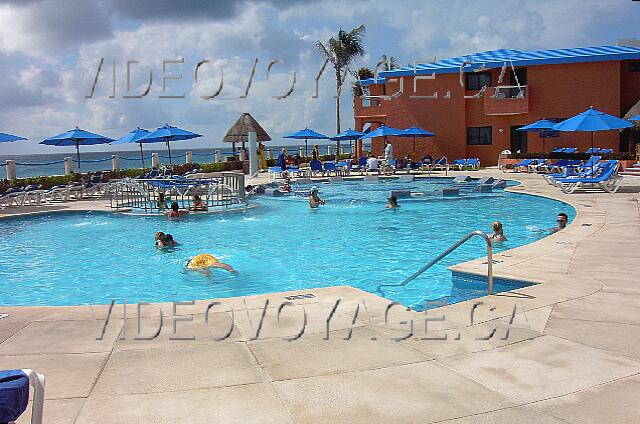Mexique Cancun Tucancun Une piscine tranquille