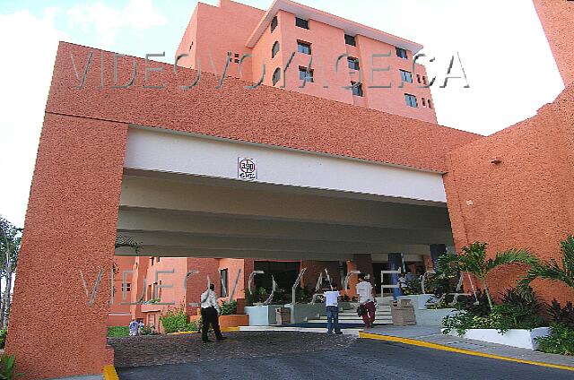 Mexique Cancun Tucancun La entrada al hotel