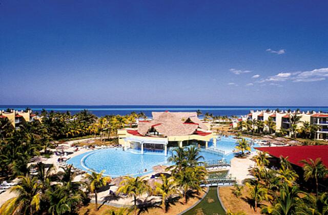 Cuba Cayo Guillermo Iberostar Daiquiri The center bar, swimming pools around.