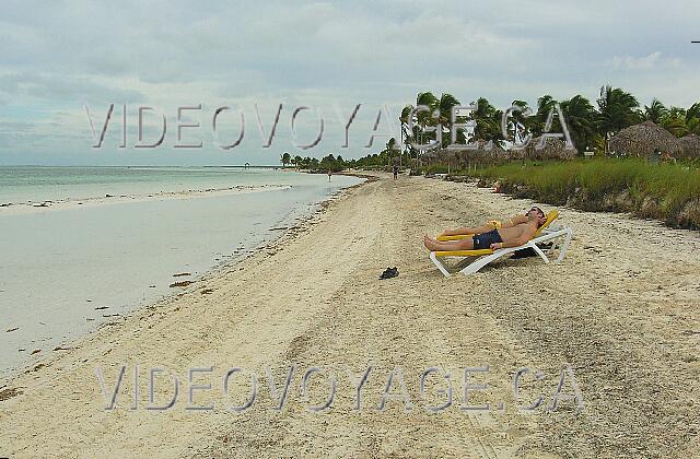 Cuba Cayo Guillermo Iberostar Daiquiri The edge of the beach with a steep slope. The sand is moderately fine.