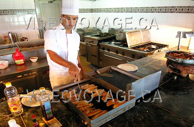 Cuba Cayo Guillermo Iberostar Daiquiri La parrilla ofrece diferentes carnes cocinadas a su gusto.