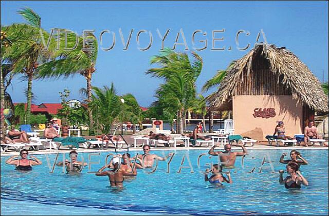 Cuba Cayo-Coco Iberostar Cayo-Coco/Mojito De l'aquagym dans la piscine du Laguna.